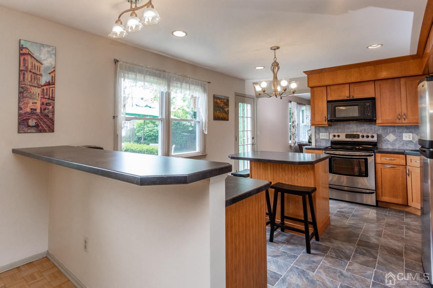 71 Spruce Street Edison, NJ 08837 - Photo 13 of 31 Gallery Image 13