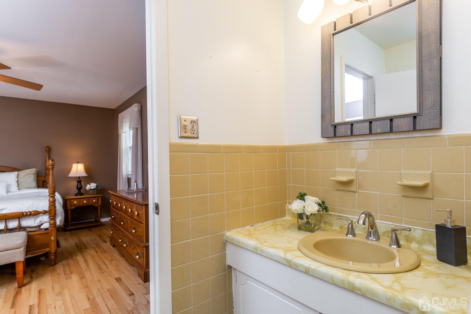 71 Spruce Street Edison, NJ 08837 - Photo 25 of 31 Gallery Image 25