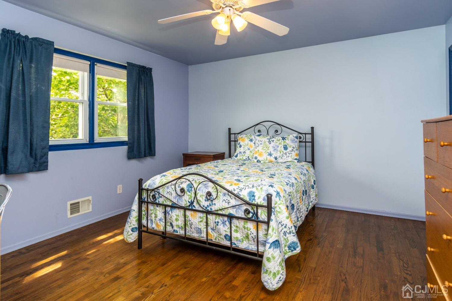 71 Spruce Street Edison, NJ 08837 - Photo 27 of 31 Gallery Image 27