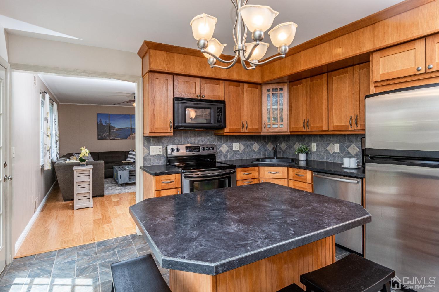 71 Spruce Street Edison, NJ 08837 - Photo 9 of 31 Gallery Image 9