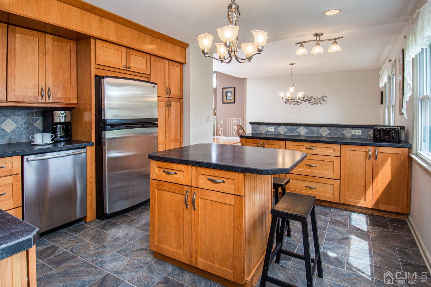 71 Spruce Street Edison, NJ 08837 - Photo 10 of 31 Gallery Image 10