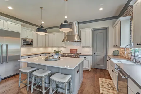 $1,395,000 | 42 Secluded Trail, The Woodlands, TX 77380