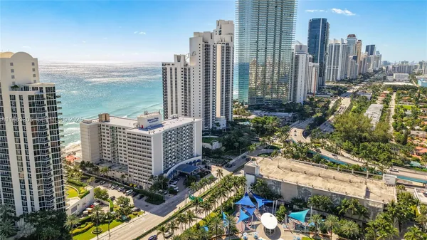 $2,800 | 19201 Collins Avenue, Unit 610, Sunny Isles Beach, FL 33160