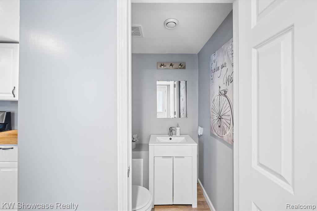 18070 Savage Road Belleville, MI 48111 - Photo 9 of 24