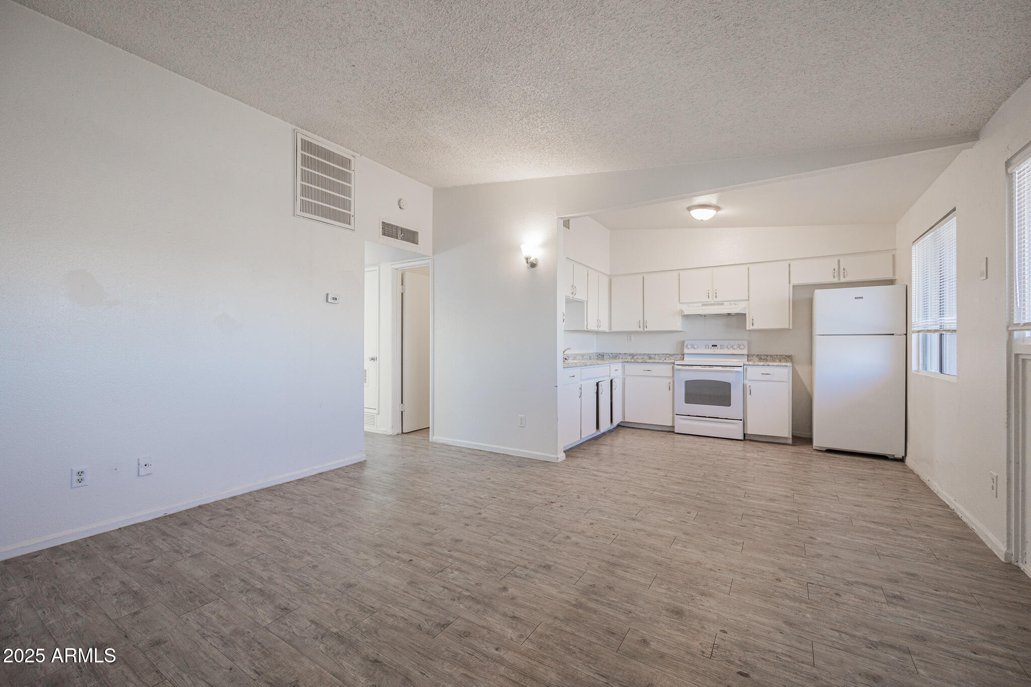 2131 West Devonshire Avenue, Unit 8 Phoenix, AZ 85015 - Photo 2 of 10 B33A3678