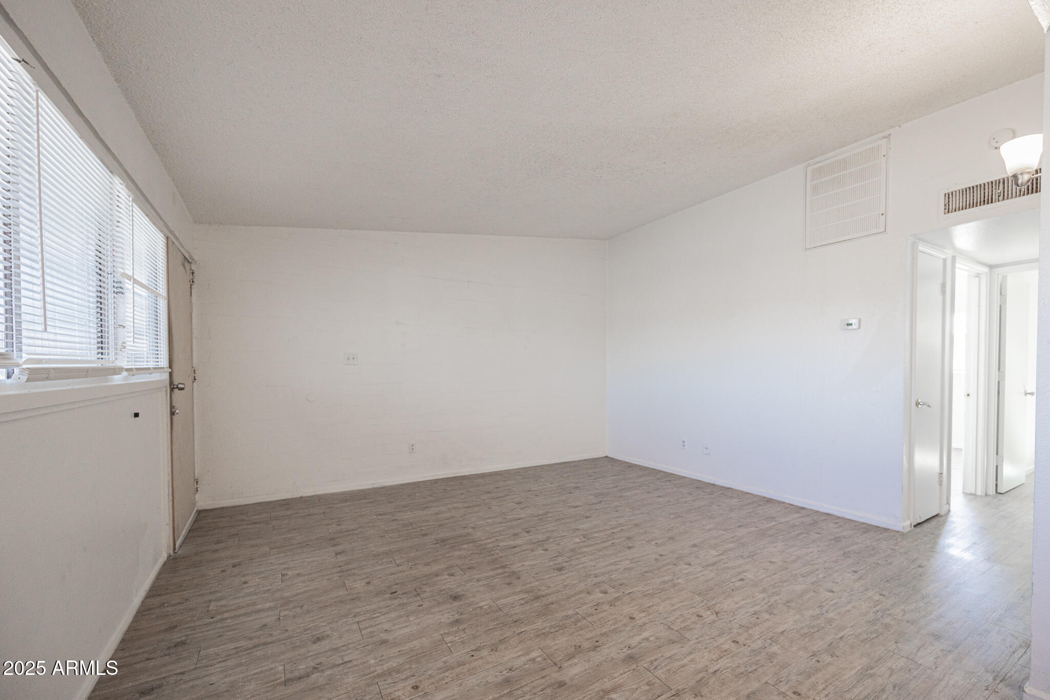 2131 West Devonshire Avenue, Unit 8 Phoenix, AZ 85015 - Photo 5 of 10 B33A3681