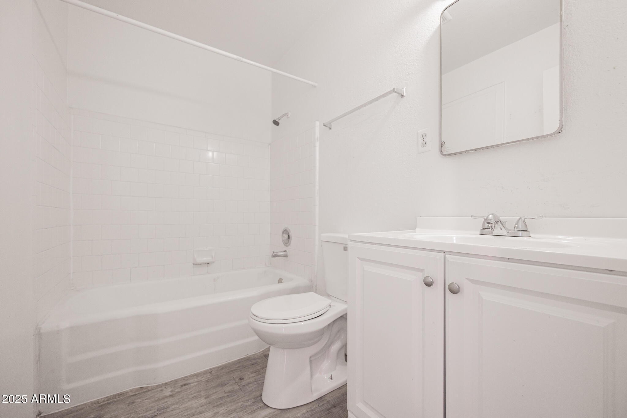 2131 West Devonshire Avenue, Unit 8 Phoenix, AZ 85015 - Photo 6 of 10 B33A3682