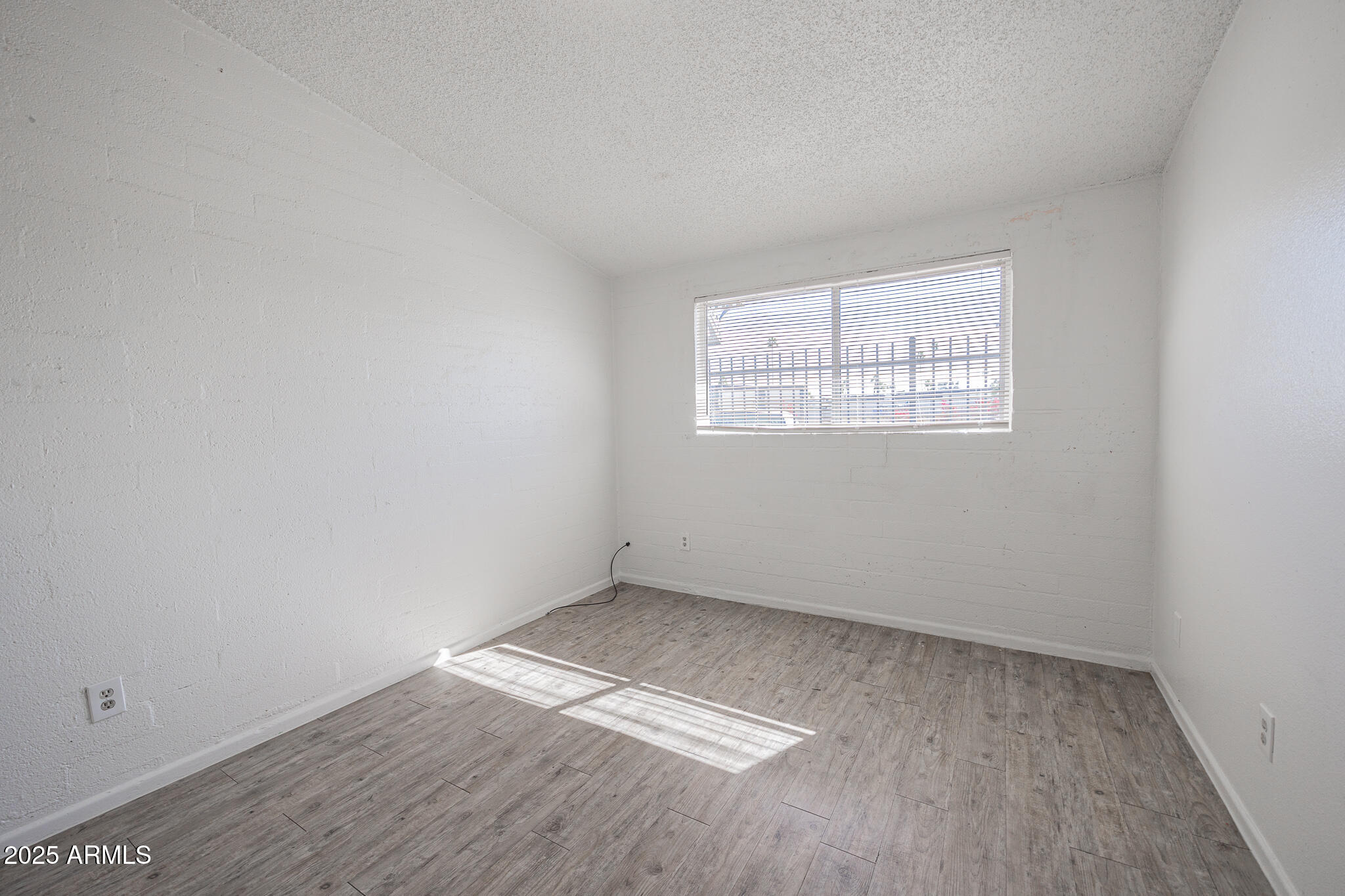 2131 West Devonshire Avenue, Unit 8 Phoenix, AZ 85015 - Photo 7 of 10 B33A3683