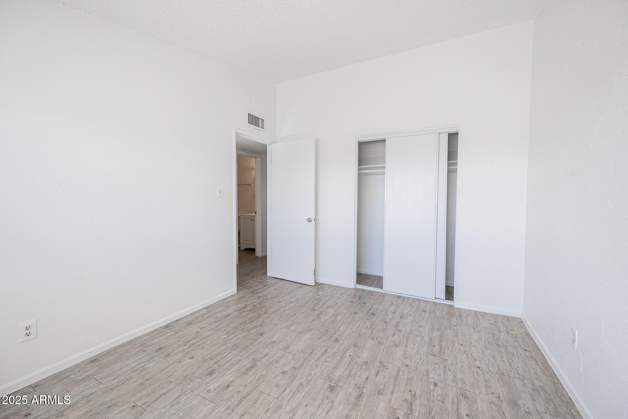 2131 West Devonshire Avenue, Unit 8 Phoenix, AZ 85015 - Photo 8 of 10 B33A3684