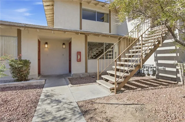$1,385 | 2896 Klinger Circle, Unit 3, Las Vegas, NV 89121