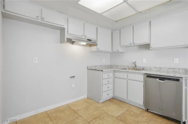 $1,385 | 2896 Klinger Circle, Unit 3, Las Vegas, NV 89121