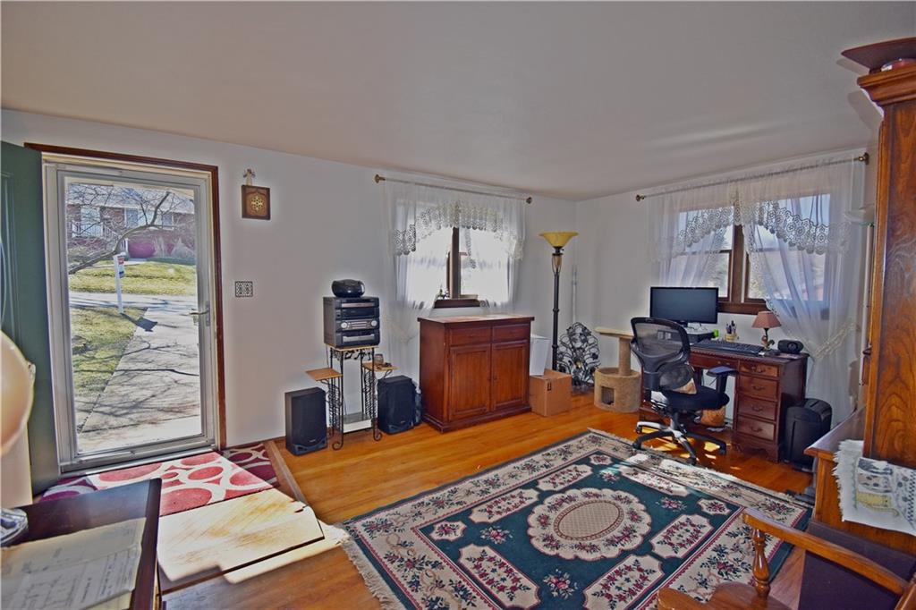 5293 Highgrove Road Pittsburgh, PA 15236 - Photo 7 of 25 Gallery Image 7