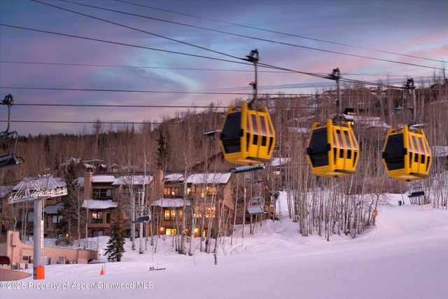 a view of an outdoor space
