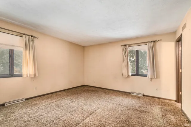 55335 Quince Road, South Bend, IN 46619