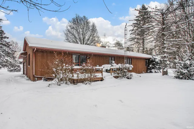 55335 Quince Road, South Bend, IN 46619