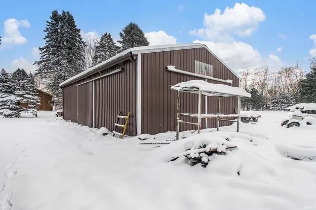 55335 Quince Road, South Bend, IN 46619