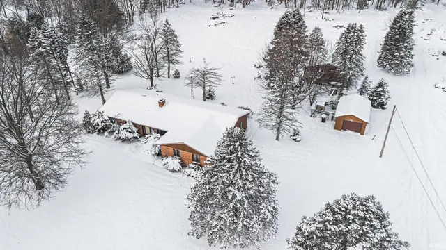 55335 Quince Road, South Bend, IN 46619