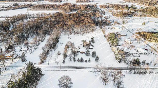 55335 Quince Road, South Bend, IN 46619