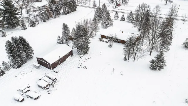 55335 Quince Road, South Bend, IN 46619