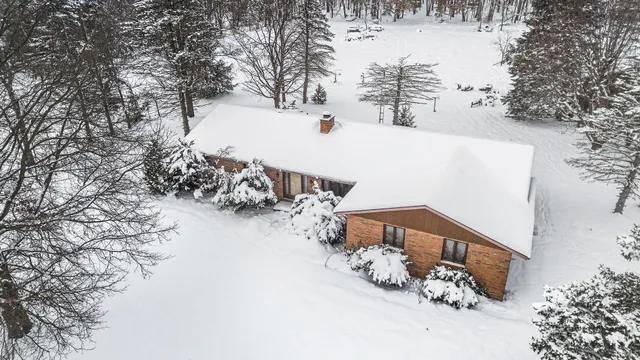 55335 Quince Road, South Bend, IN 46619