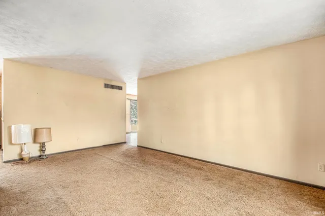 55335 Quince Road, South Bend, IN 46619