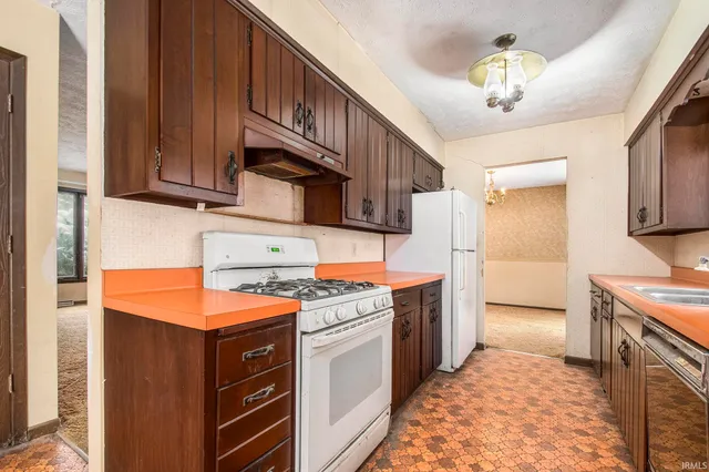 55335 Quince Road, South Bend, IN 46619