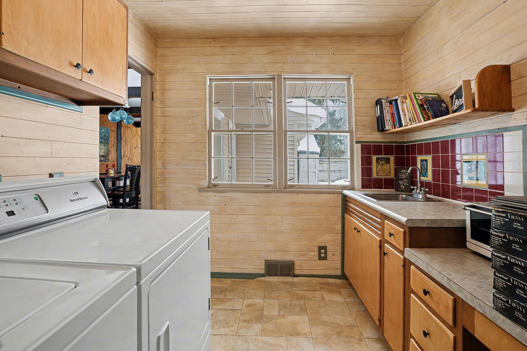 302 North Fulton Street Cassopolis, MI 49031 - Photo 19 of 31 019_file_5059