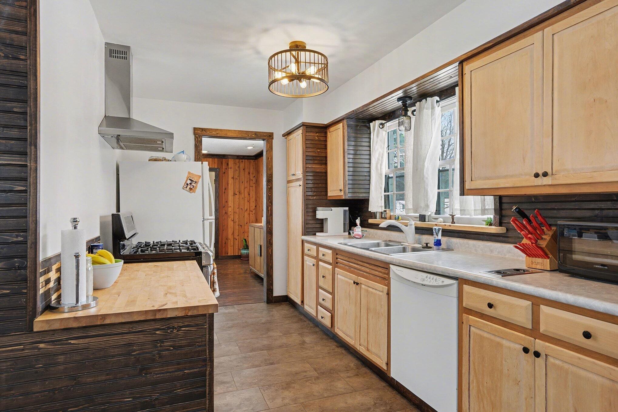 302 North Fulton Street Cassopolis, MI 49031 - Photo 7 of 31 007_file_7866