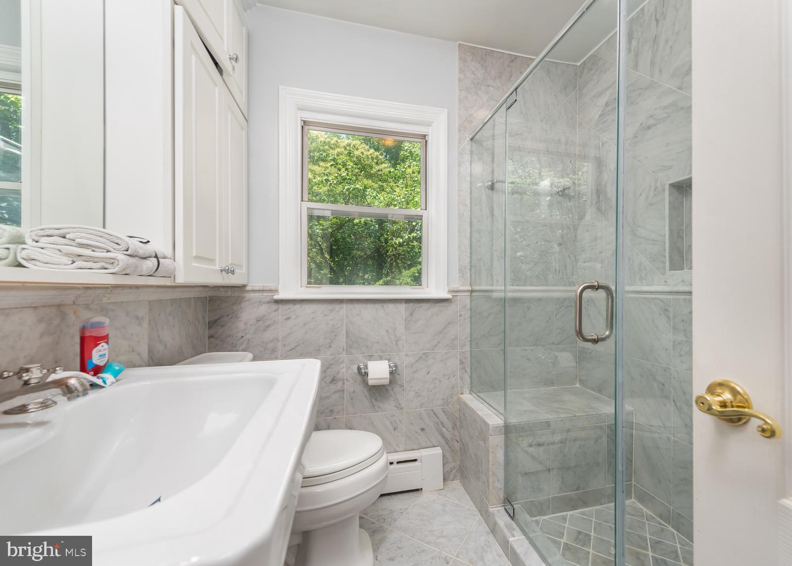 211 Patuxent Road Laurel, MD 20707 - Photo 35 of 43 Full marble bath on upper level
