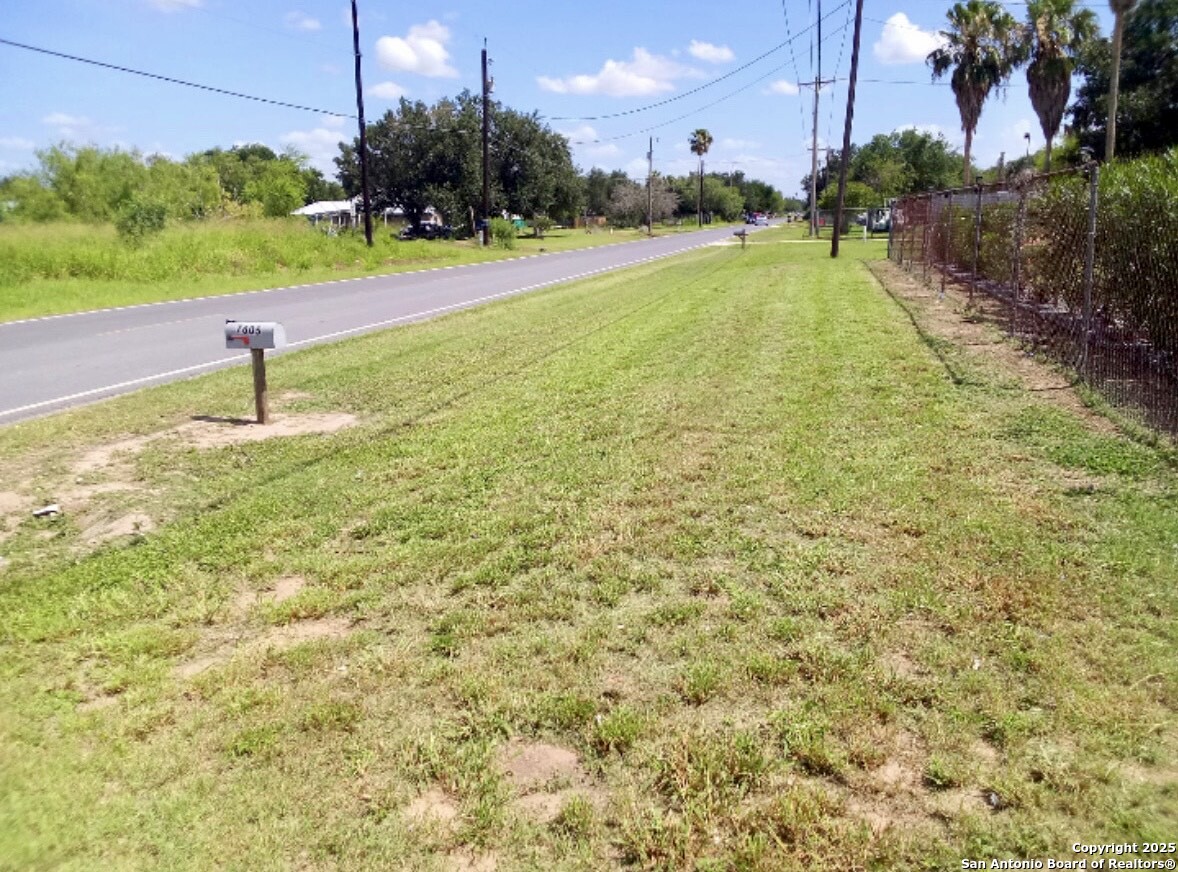 7605 North Doolittle Road Edinburg, TX 78542 - Photo 5 of 6 a view of a playground with basketball court