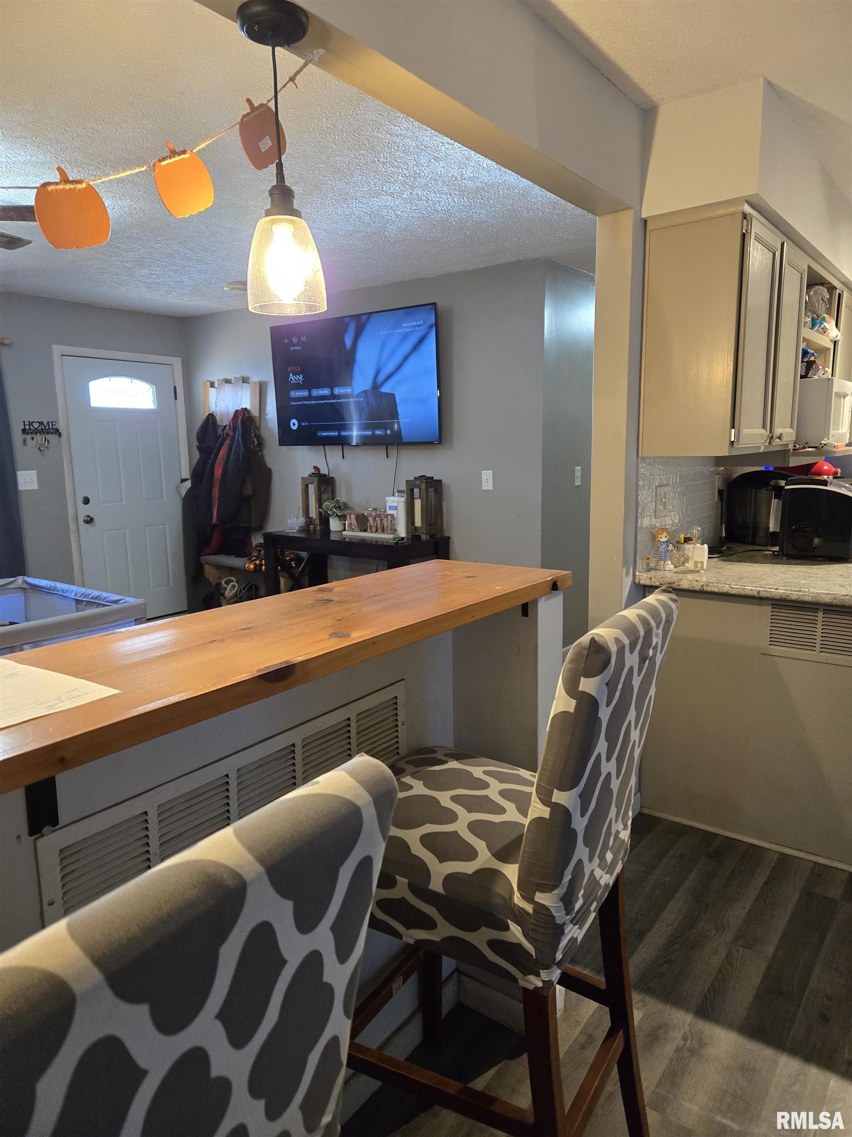 310 Cathy Street Colchester, IL 62326 - Photo 3 of 20