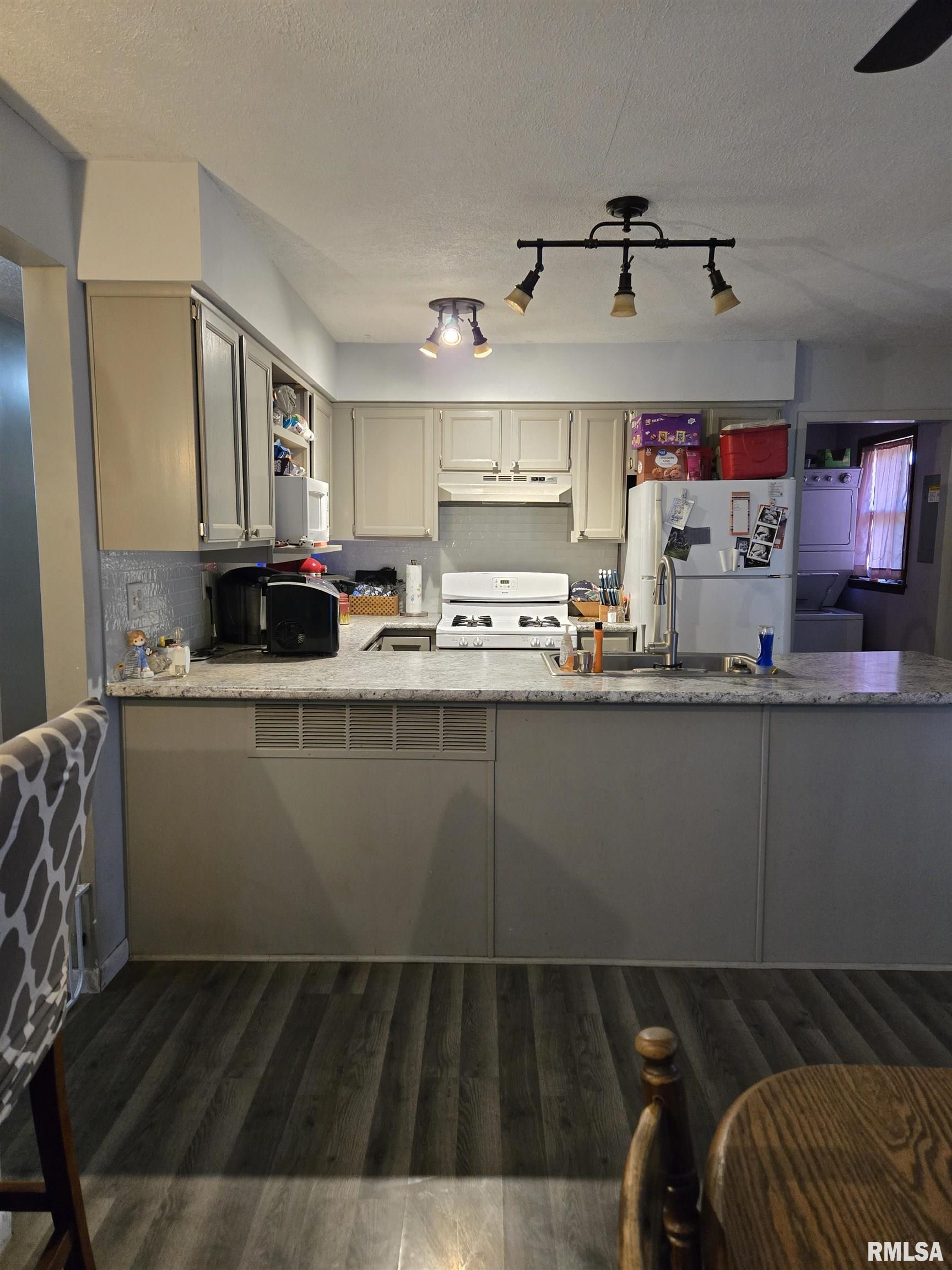 310 Cathy Street Colchester, IL 62326 - Photo 4 of 20