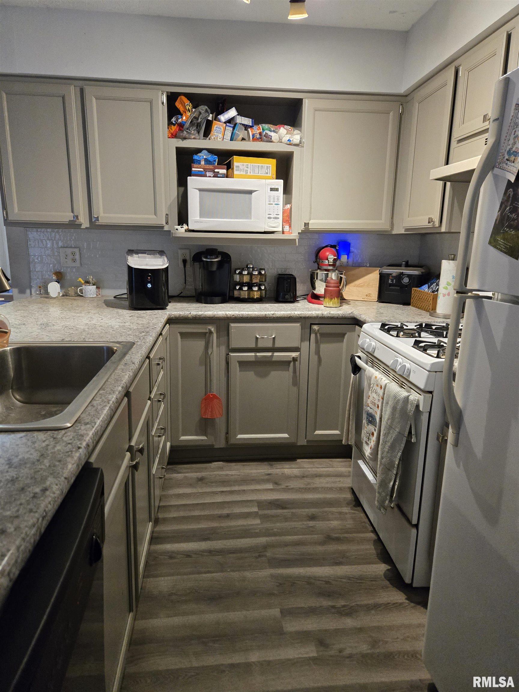 310 Cathy Street Colchester, IL 62326 - Photo 7 of 20