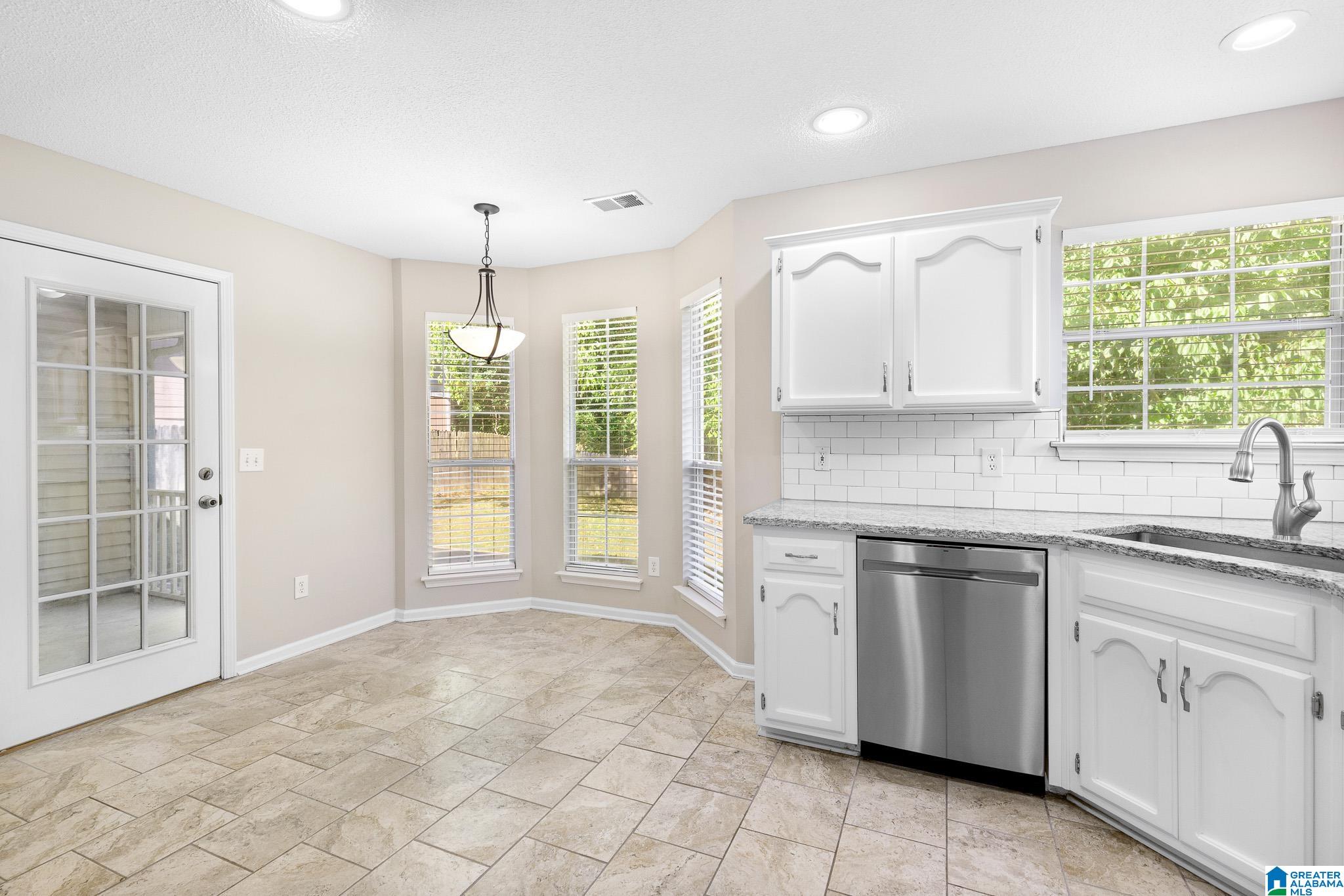 152 Lake Terrace Alabaster, AL 35007 - Photo 9 of 23