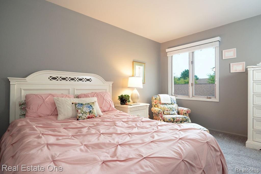 940 Golfview Court Rochester, MI 48307 - Photo 27 of 39 025 - Bedroom 2.jpg