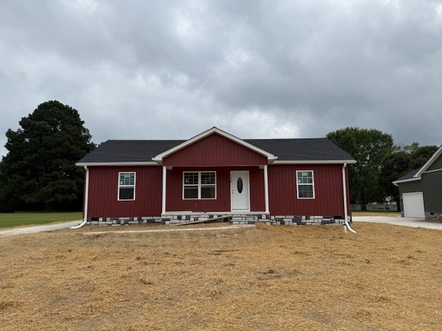 1415 Old Estill Springs Road Tullahoma, TN 37388 - Photo 2 of 25 a front view of a house with a yard