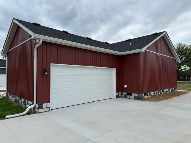 1415 Old Estill Springs Road Tullahoma, TN 37388 - Photo 24 of 25 a front view of a house with garage