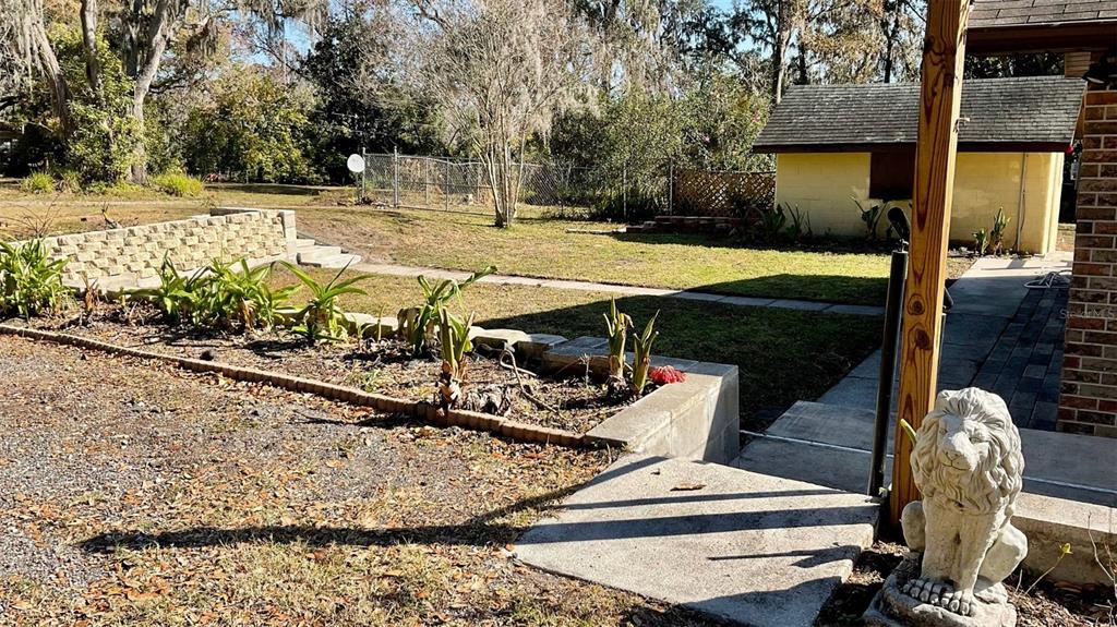 13216 Curley Road Dade City, FL 33525 - Photo 5 of 24