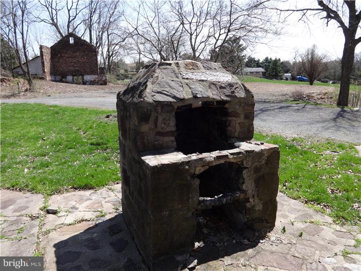 3827 Schuylkill Road Spring City, PA 19475 - Photo 18 of 21 Fireplace