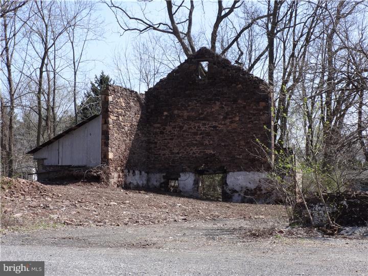 3827 Schuylkill Road Spring City, PA 19475 - Photo 3 of 21 Barn