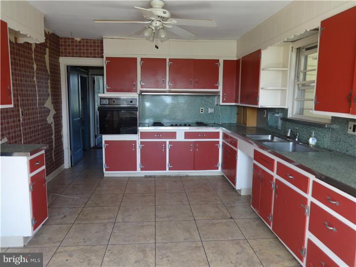 3827 Schuylkill Road Spring City, PA 19475 - Photo 6 of 21 Kitchen