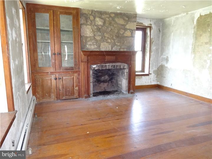 3827 Schuylkill Road Spring City, PA 19475 - Photo 7 of 21 Living Room