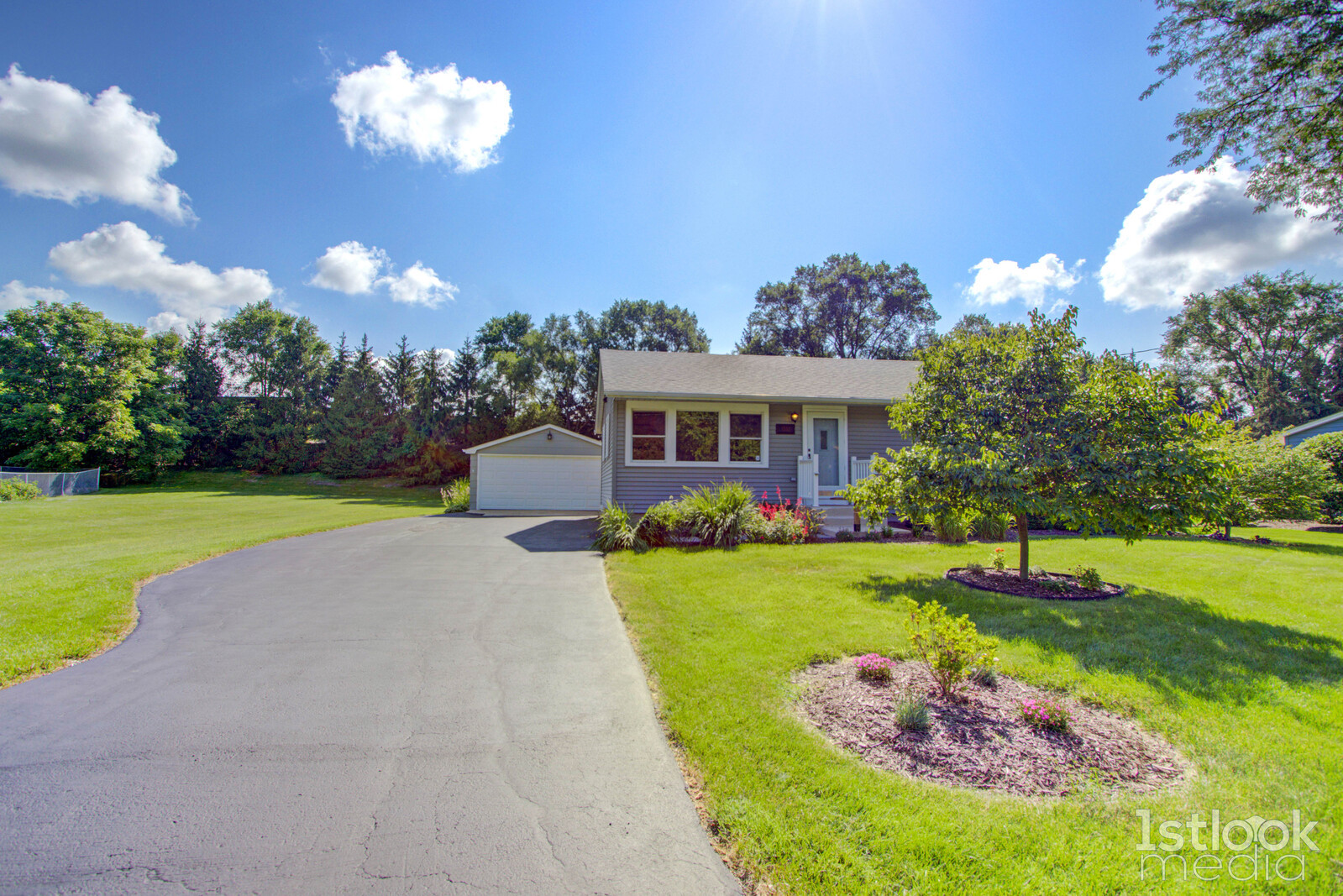 1332 Surrey Road Batavia, IL 60510 - Photo 3 of 22 Gallery Image 3