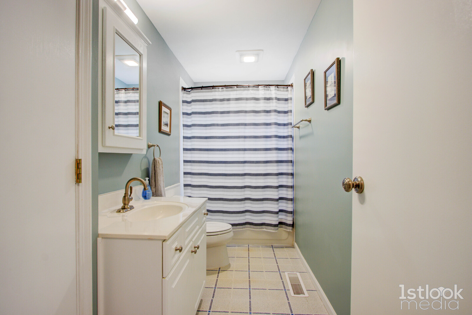 1332 Surrey Road Batavia, IL 60510 - Photo 7 of 22 Gallery Image 7