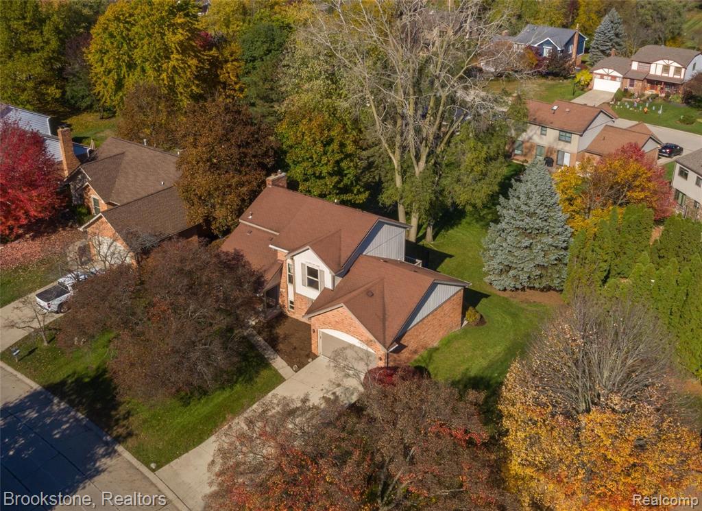 937 Ten Point Drive Rochester Hills, MI 48309 - Photo 2 of 40