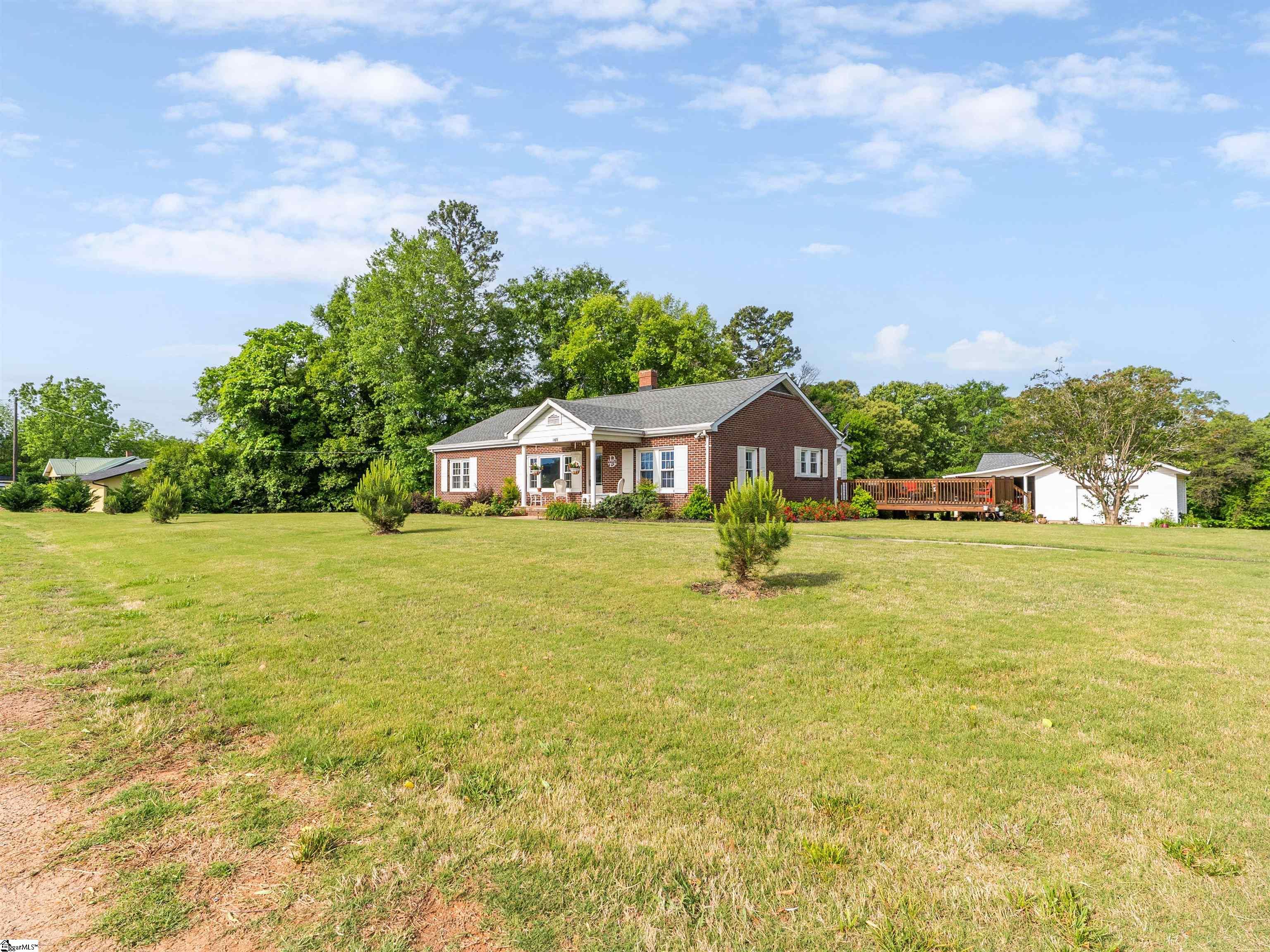 5741 Highway 357 Campobello, SC 29322 - Photo 3 of 39