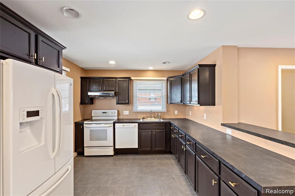 3722 Normandy Road Royal Oak, MI 48073 - Photo 5 of 14