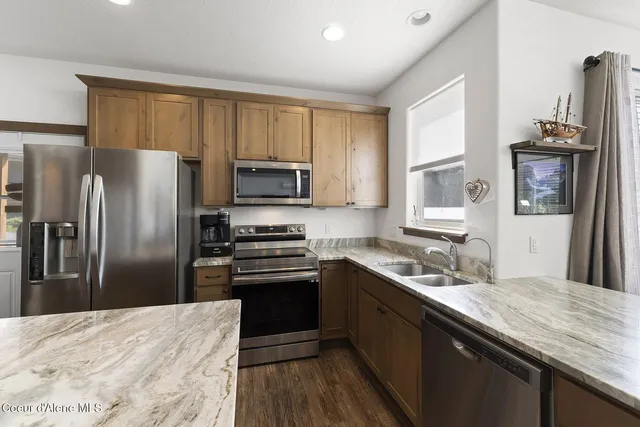 $1,100,000 | 29955 North Isle View Road, Spirit Lake, ID 83869