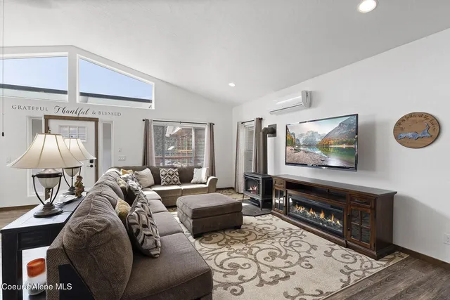 $1,100,000 | 29955 North Isle View Road, Spirit Lake, ID 83869