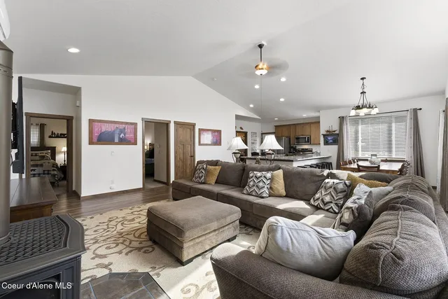 $1,100,000 | 29955 North Isle View Road, Spirit Lake, ID 83869